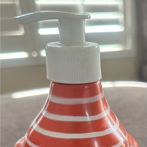 Knome Soap Dispenser - Picture 3 of 4